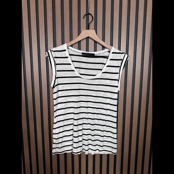 BCBGMAXAZRIA Tops - BCBG Maxazria Top Small Black White Striped Anabella Back Pinch Cap Sleeve Tank
